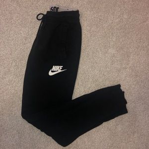 NIKE Women’s Fleece Jogger Pants